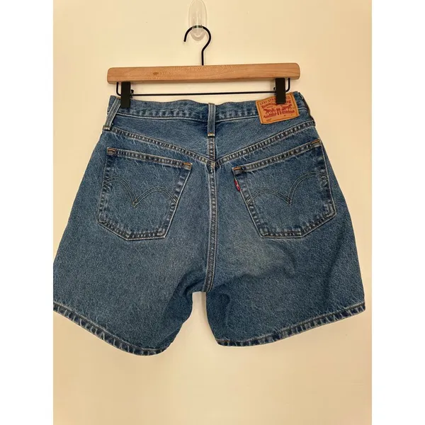 Levi's High Rise Classic Denim Button Fly Dad Shorts. 27 - Image 4