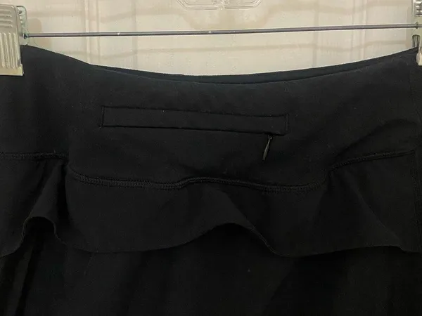 Zella Ruffle Back Performance Skort in Black - Image 3