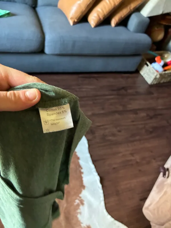 Army green men's polo from Amazon size large More fitted 95% cotton 5% spandex - Image 4