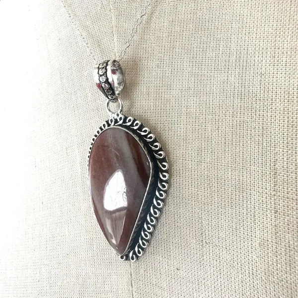 Silver tone and agate pendant necklace - Image 2