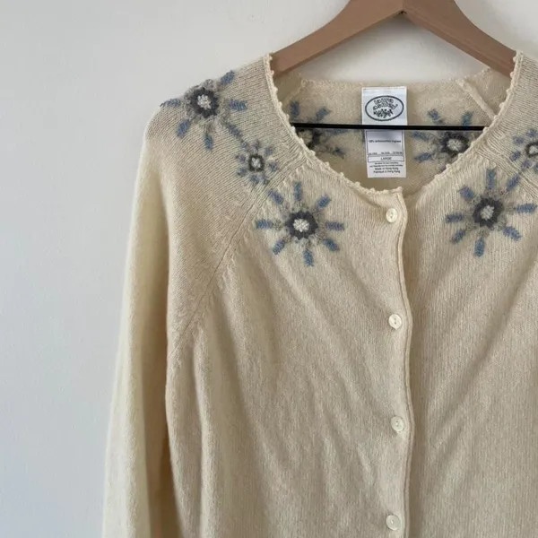 100% Lambswool Laura Ashley Cardigan with Snowflakes - Image 4