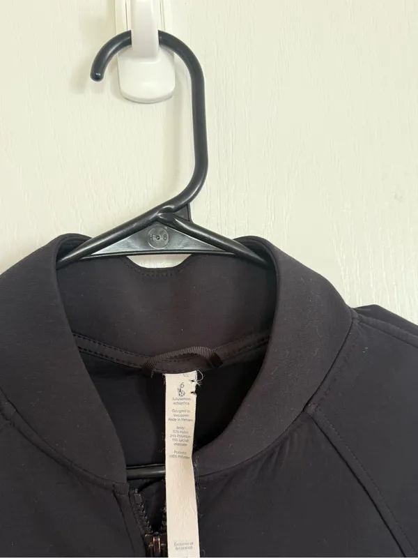 Lululemon Embrace The Space Jacket
Black - Image 4