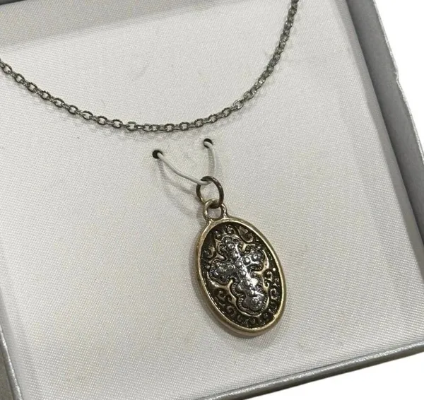 Holy Cross Oval Pendant Necklace NIB Silver Chain Christian Gift Unmarked - Image 9