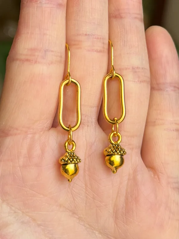 Handmade antique gold tone acorn cute fairy vintage style dangle earrings🍂🐿🍃 - Image 4