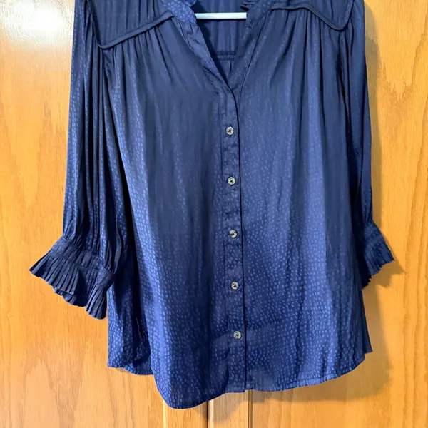 Democracy Navy Blue, contrast color Button‎ Front Blouse Small, Fits Medium - Image 10