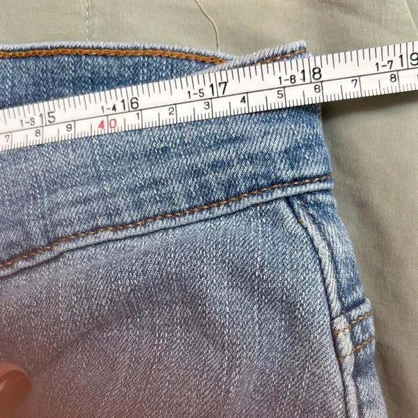 Madewell The Perfect‎ Vintage Distressed Denim Jeans Size 33 Cropped EUC - Image 3