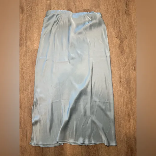 Vineyard Vines Blue Satin Midi Skirt Women’s L - Image 2