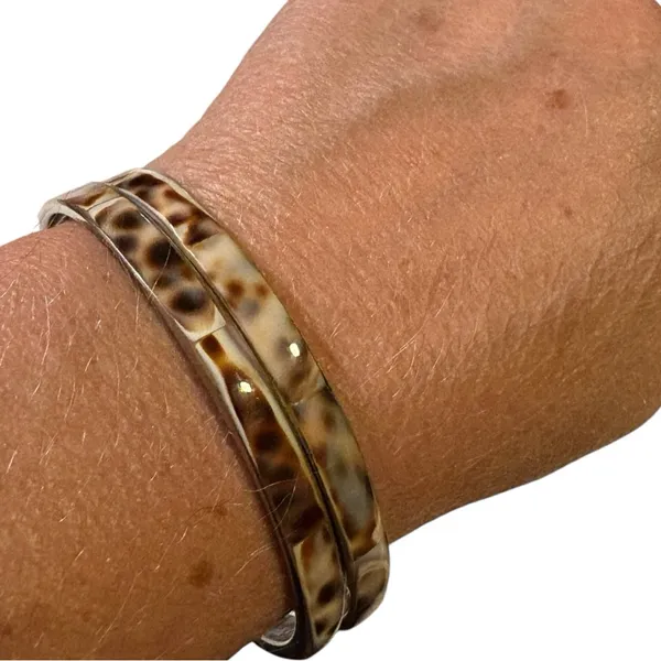 Conch Shell Inlay Pair of Bangle Bracelets 2.6” inside diameter Brown - Image 4