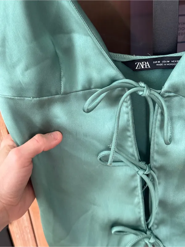Zara tie front bows satin-finish emerald tank top vneck going out - Image 11