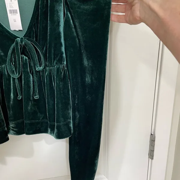 NWT Anthropologie Dark Green Maeve Velvet Babydoll top size XS. - Image 9