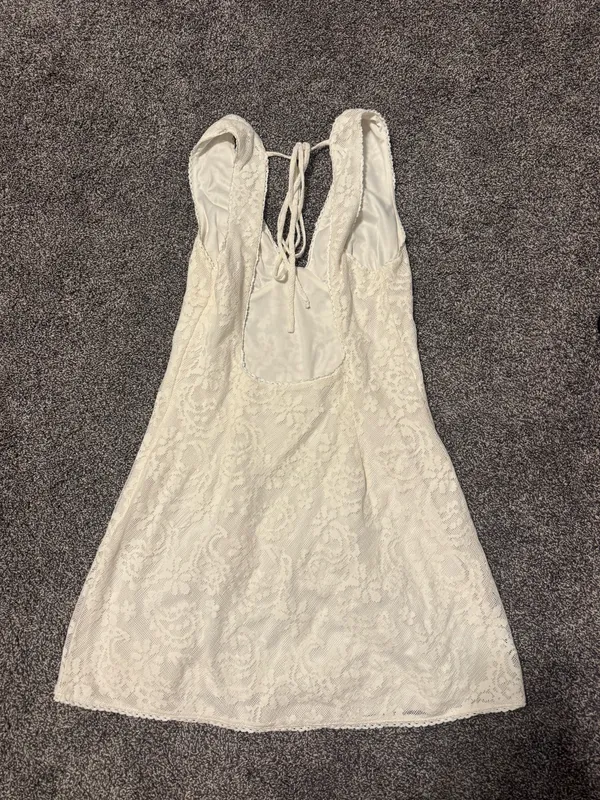 Mod On Trend White lace dress - Image 3