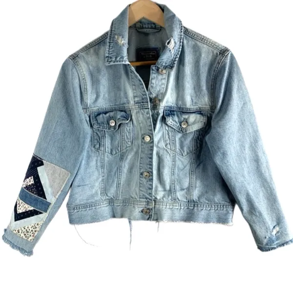 Abercrombie and Fitch Patchwork denim jacket cropped trucker jean jacket size M - Image 2