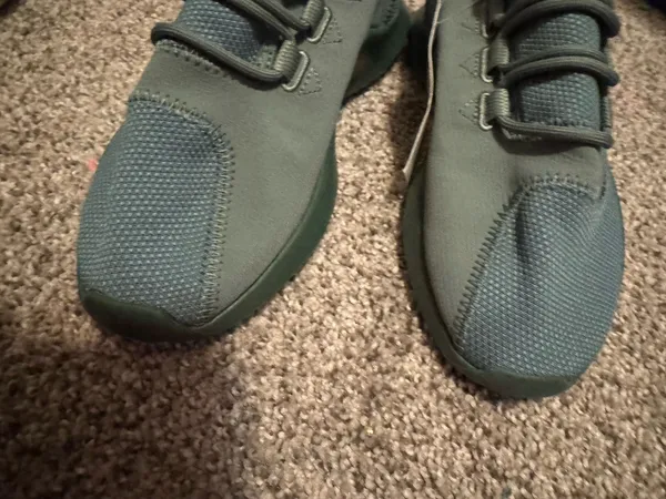Adidas Shoes Tennis boys 5.5 - Image 5