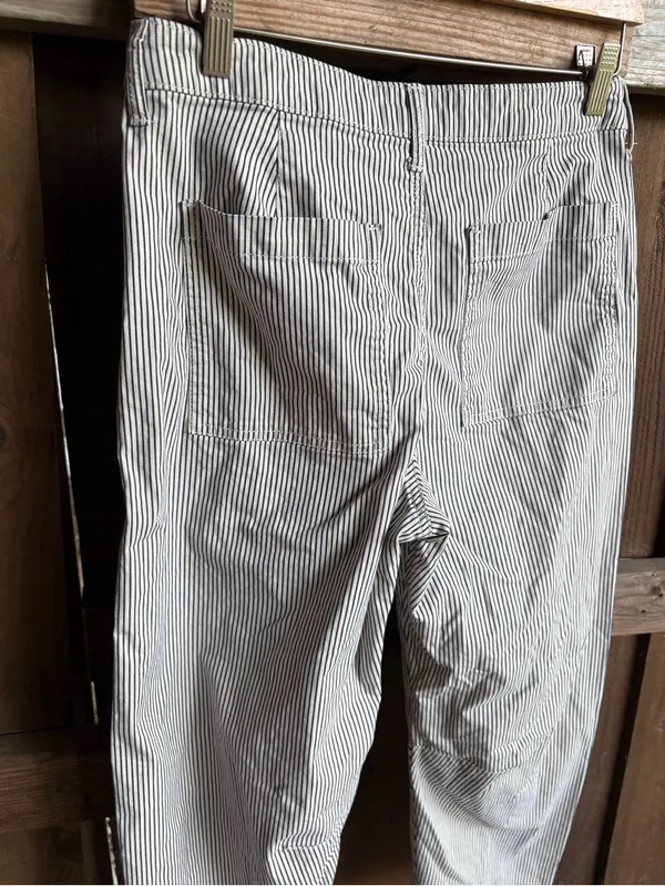 GAP Black and White Striped Barrel Jeans - Image 5