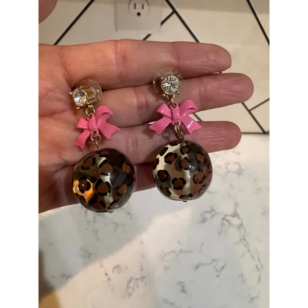 Betsey Johnson leopard print lucite ball drop earrings crystal stud pink bow Y2K - Image 4