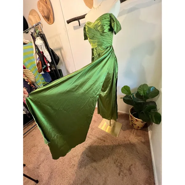 Off Shoulder Green Formal Glam Gala Prom Special Event Dress Size 4 NEW - Image 9