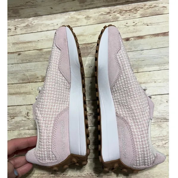 New Balance 327 Sneakers Women's Size 10 Pink White Gingham Viral Seersucker NEW - Image 6