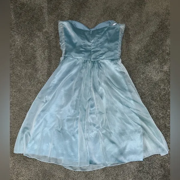 B2 Tasmine dress Size 4 - Image 3
