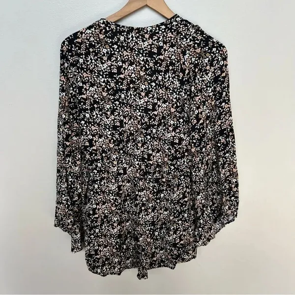 Free People Floral Romper Shorts Deep V-Neck Size Medium Black White Bell Sleeve - Image 3