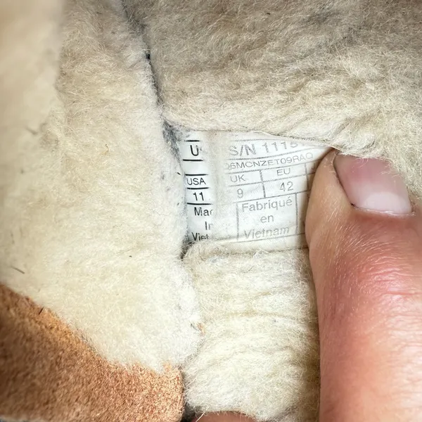 UGG Women’s Slippers Shoes Size 11  - Image 5