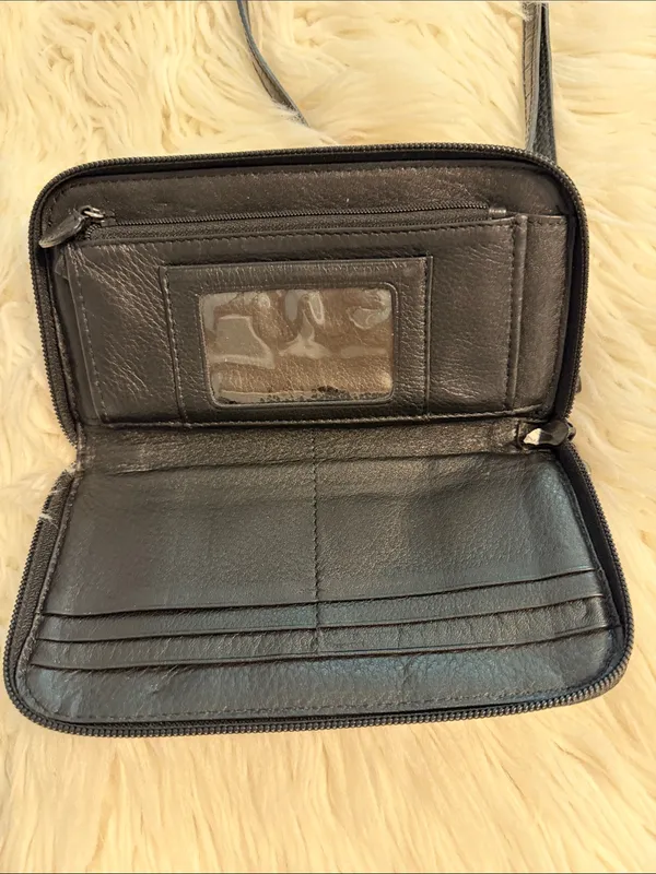 Brighton Black Croc-Embossed Crossbody /Wallet excellent condition see photos - Image 6