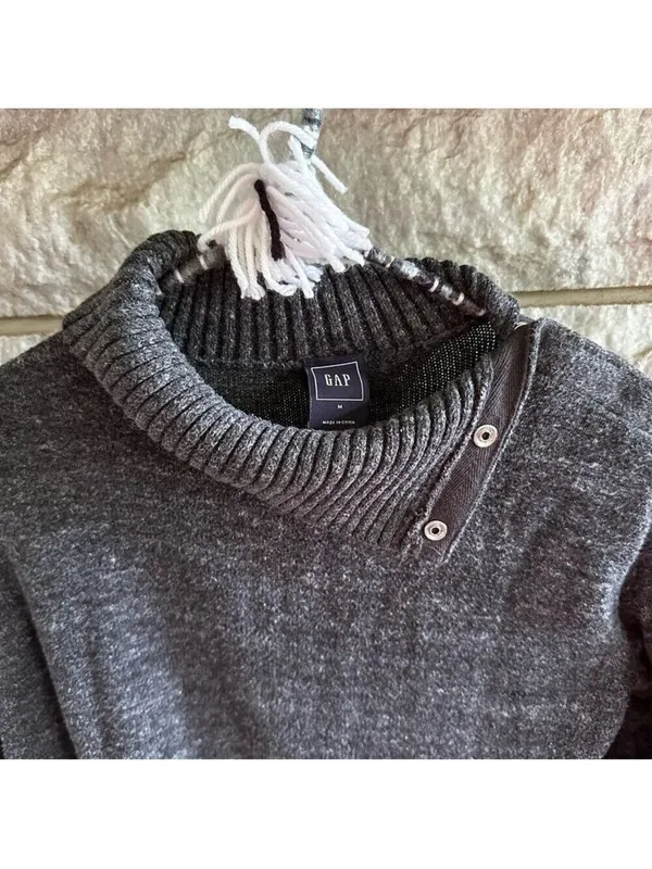 GAP turtleneck sweater gray pink snap neckline - Image 2