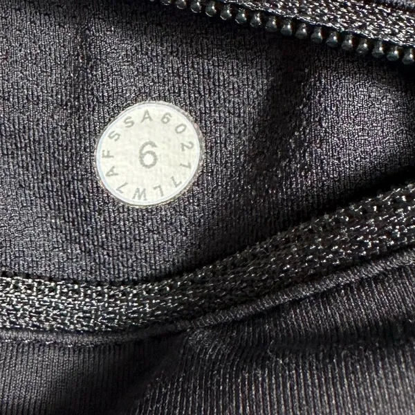 Lululemon Speed Short 2.5” Fractal‎ Alpine White Black Size 6 Running Shorts - Image 8