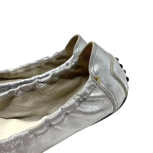 Tod's Silver Scrunch Ballet Flats with‎ Black Patent Leather Buckle Toe Size 9.5 - Image 5