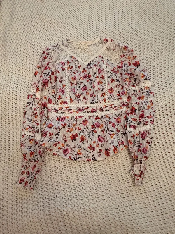 Anthropologie Puff-Sleeved Lace Buttondown Size 4 Pink Floral Top - Image 2