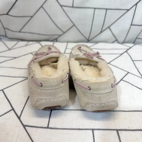 UGG Dakota Slippers Size 6 Gray Pink Suede‎ Fringe Moccasins 1003799 - Image 5