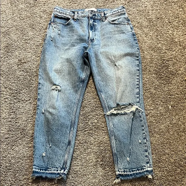 Abercrombie & Fitch Light‎ Wash Distressed Mom High Rise Jeans Size 31/12 - Image 3