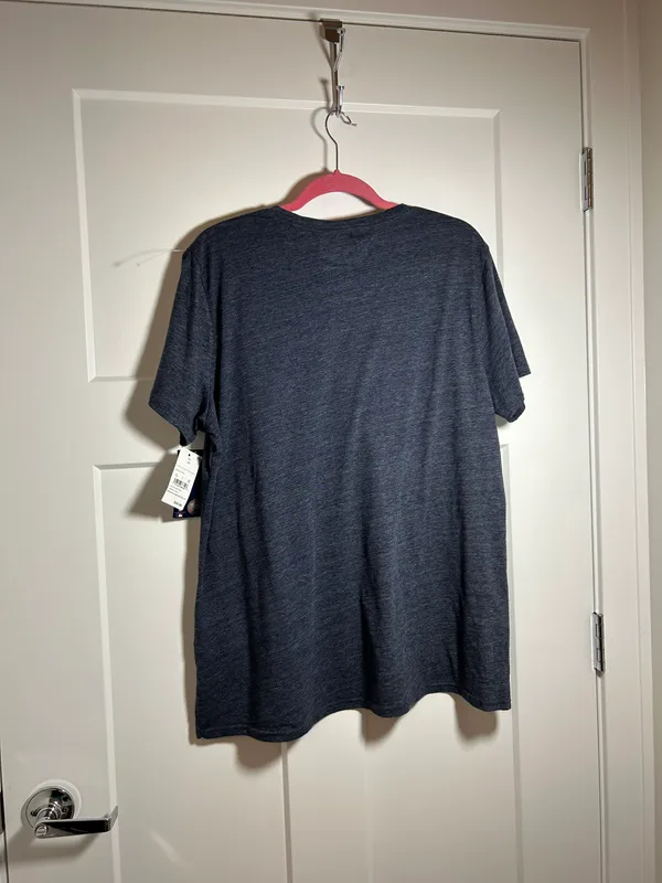 Majestic Women’s 2XL Yankees t shirt - Image 7