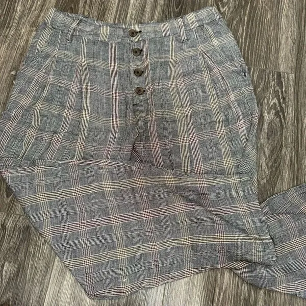 O’Neil lightweight plaid capri’s - Image 2