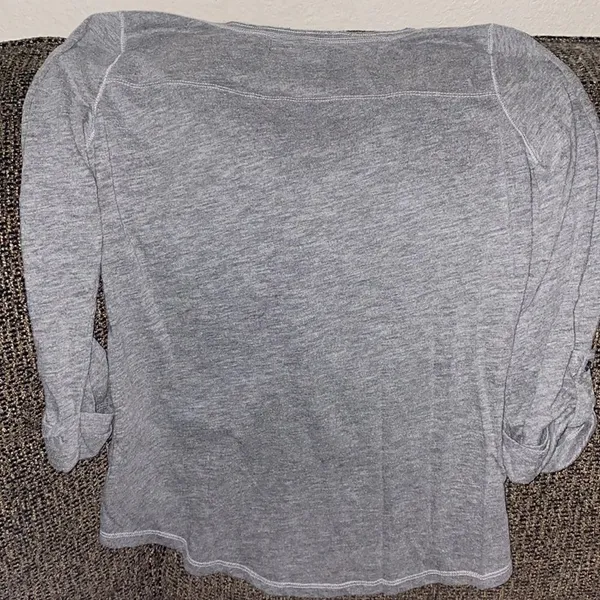 ✨ grey front pockets v neck 3/4 sleeve top✨ - Image 4