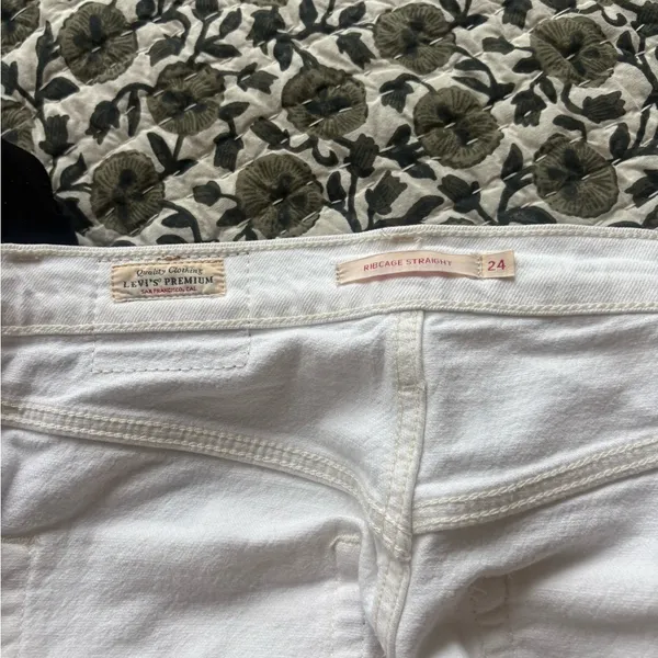 White Levis - Image 3