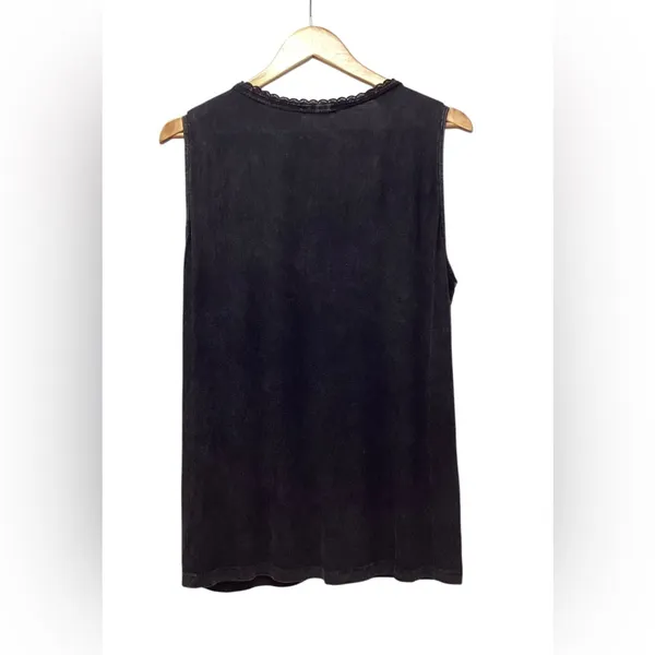 White birch Black Acid Wash Lace And Ruffle sleeveless Blouse Size Medium - Image 5