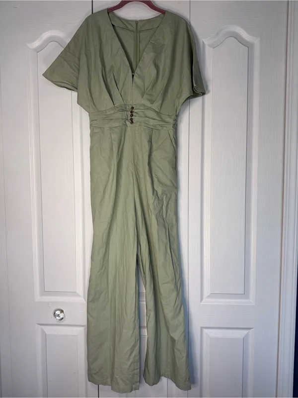 CIDER Women's Linen Blend V-Neck Ruched Pale Green Wide-Leg Jumpsuit - Image 2