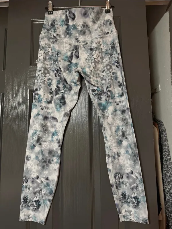 Lululemon Align Kaleidofloral Leggings Size 6 EUC - Image 3