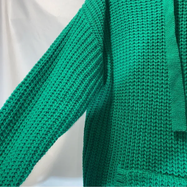 Green Sweatshirt Women’s Medium - Image 6