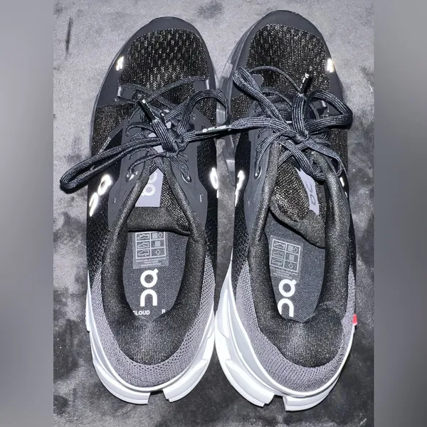 On Cloudflyer 4 Size 9.5 Men’s / 11 Women’s - Image 11