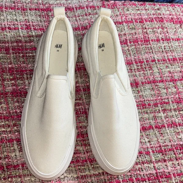 H&M Size 8 White Slip On Shoes - Image 5
