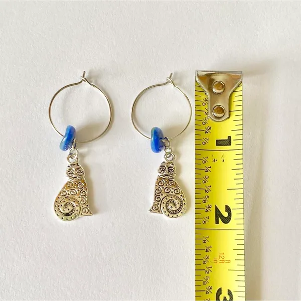Handmade antique silver tone cute boho cats & quality heart shape Czech glass beads dangle hoop earrings💙🐈💙 - Image 4