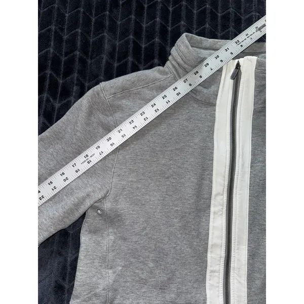 Lululemon Women's Gray Light as Warmth Jacket Full Zip Size 10 - Image 6