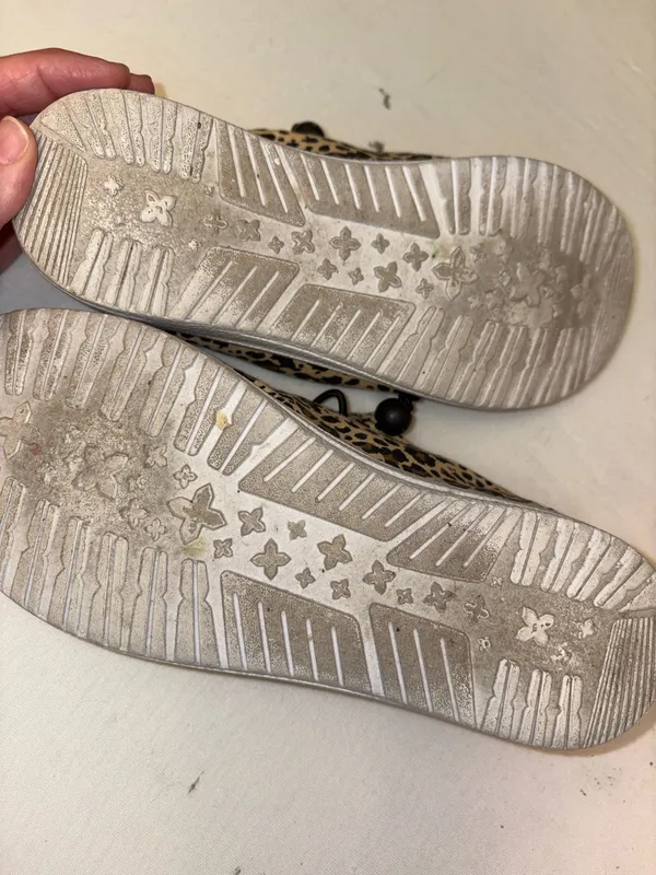 Corky Leopard Print Slip-Ons in Tan and Black Kayak style Size 7 - Image 5