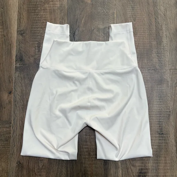 Set Active cream colored high-rise leggings size large - Image 5