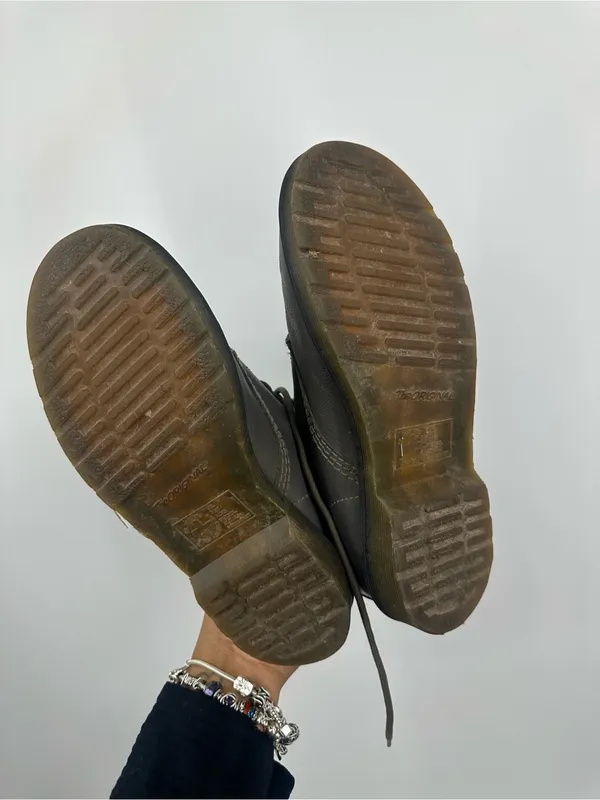 Dr Martens 1460 Gray Combat Boots Women's Size 7 Grunge - Image 8