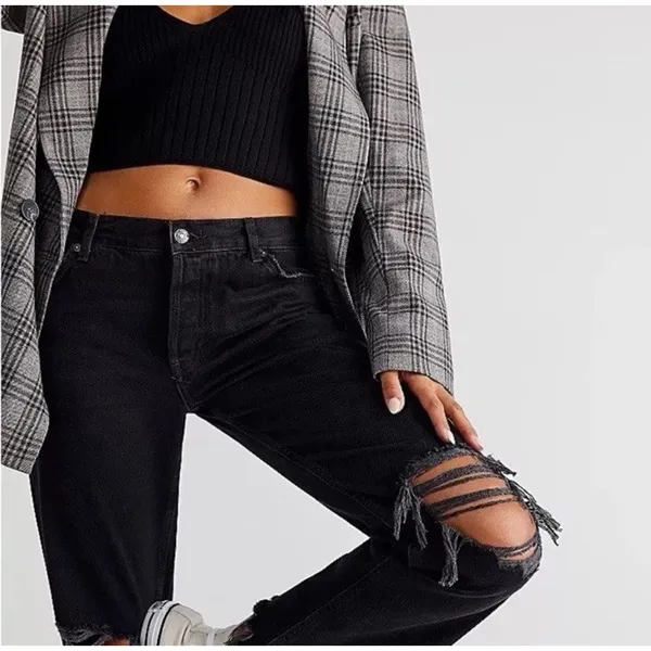 FREE PEOPLE Maggie Mid Rise Washed Black Distressed Jeans Raw Hem Size 24 NEW - Image 2