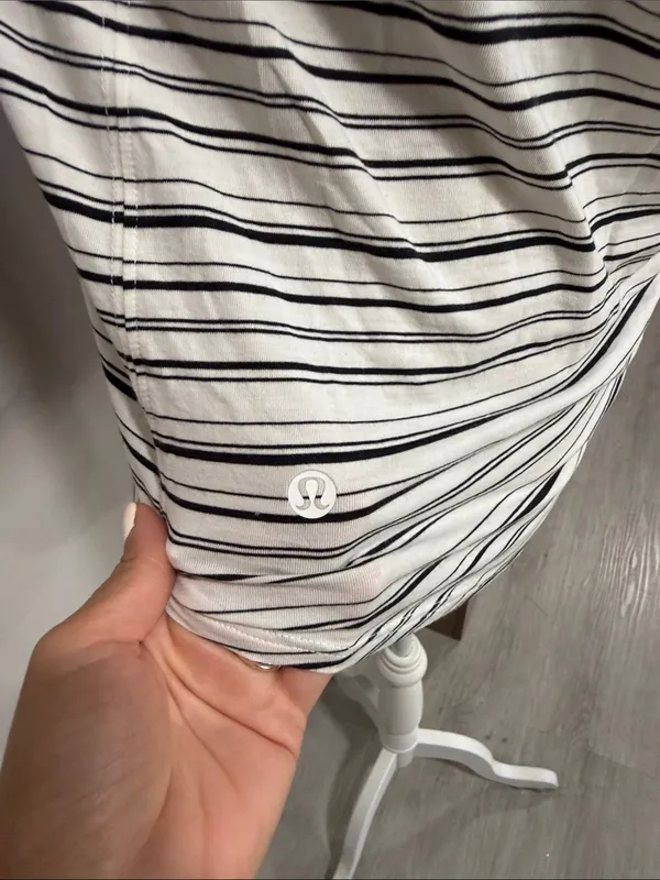 Lululemon Black & White Striped Racerback Tank size 4 - Image 4