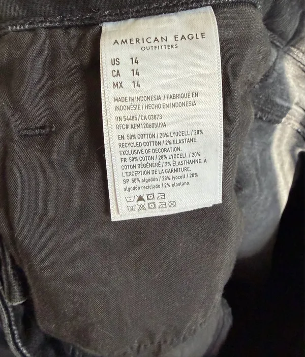 American Eagle Mom Jean Shorts - Image 3