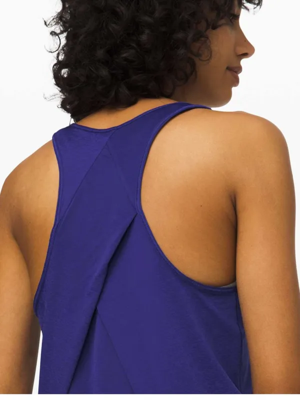 Lululemon Essential Tank Pleated Larkspur Blue Scoop Neck Athletic Top Size 14 - Image 4